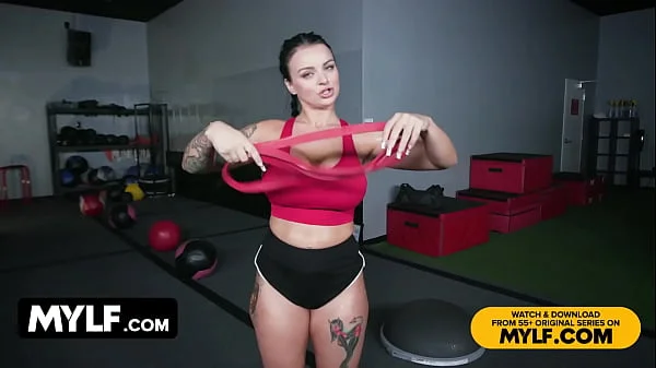 Curvy Milf Payton Preslee Oils Up Her Huge Tits And Juicy Booty And Fucks Her Workout Buddy - Mylf