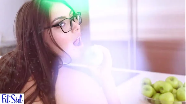 LEAKED: Twitch Gamer Girl & IG Model Fit Sid will make your cock SO hard