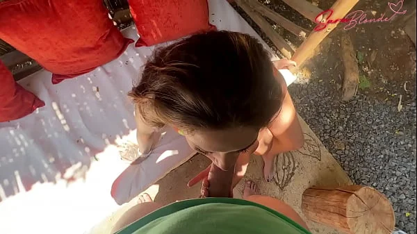 Estrella porno colombiana chupa y folla a desconocido en hotel al aire libre - Sara Blonde
