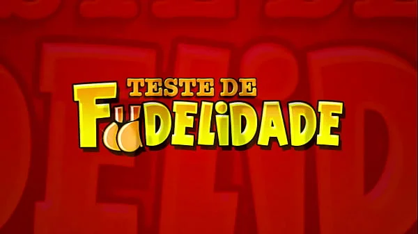 Coroa gostosa seduzindo amigo que foi tomar café na sua casa