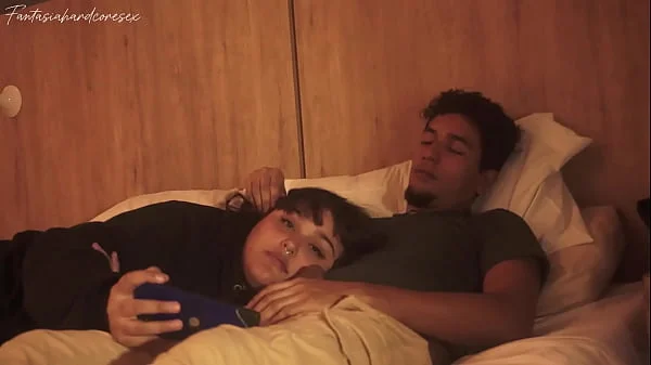 Mi hermanastra me deja meter mi pene en su boca y casi nos descubren nuestros padres FANTASIAHARDCORESEX