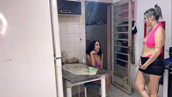 A vizinha fofoqueira e curiosa venho pedir açúcar de madrugada pra ser fundida e chupada com vontade! (Diz ela meu marido não me fode a muito tempo ).