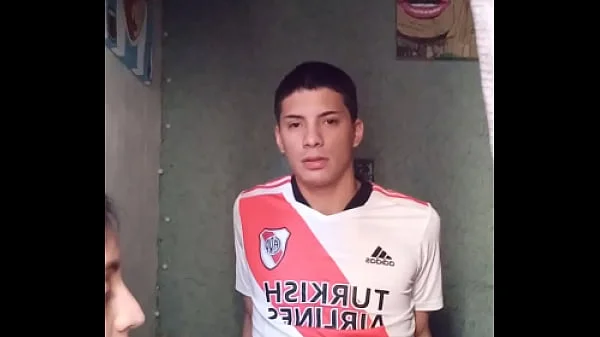 futbolista es Masturbado y tragado con la boca