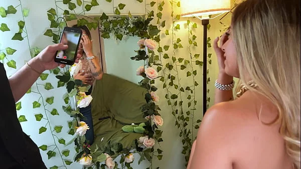 Hermanastra esta enojada con su novio, le enseño a follar para que lo conquiste