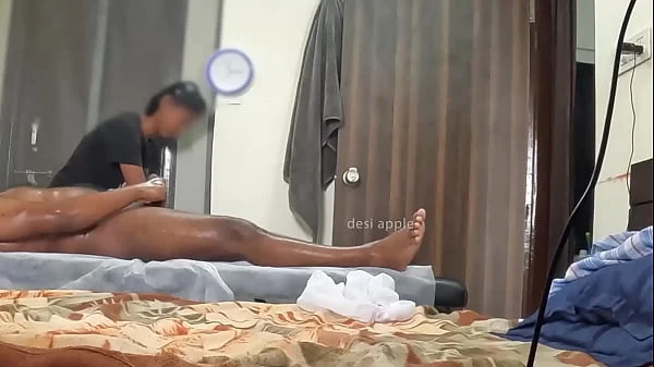 spa girl got surprised seeing small black dick