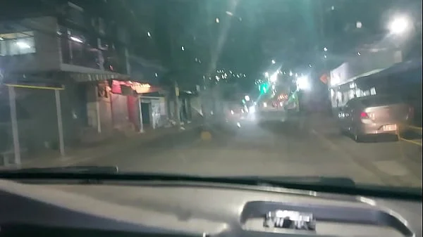 Fazendo uma sacanagem dentro do carro pelas ruas da zona norte e depois fizemos um surubão