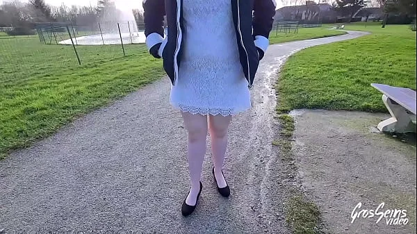 Clara découvre le plan à trois avec sa copine Luna et son mec