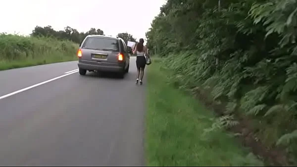 Slutty hitchhiker gives her ass for a ride