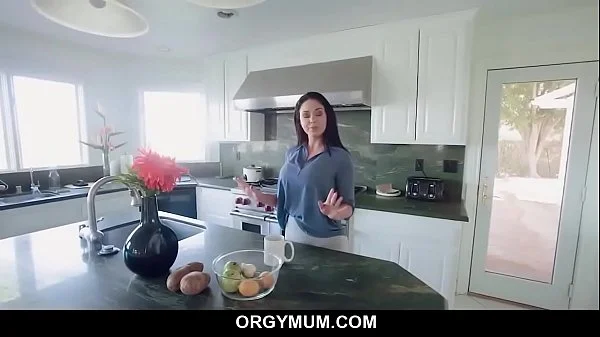 Brooke Beretta tasting her stepsons cock and taking it deep inside her mouth and throat