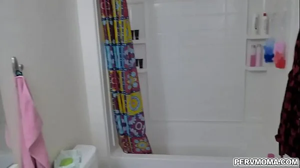 Stepson gets a boner upon helping stepmom to shave her twat