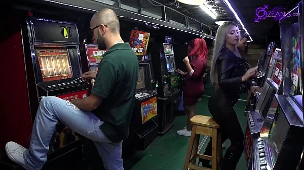 Casino con latinas calientes #1(soldier huge cock y Ashley Grey X)