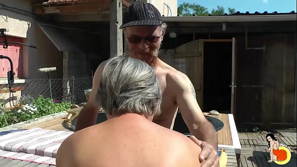 Grannies Jean-Pierre and Raymonde fucks in front of the camera with a BBC