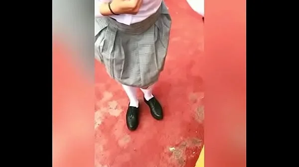 Alumnas Lesbianas Besándose Atrás de los Salones! Alumno Graba a DOS Estudiantes Lesbianas FAJANDO Atrás de los Salones, Las y las CONVENCE para COGERSELAS y Hacen un Trío Dentro de la Escuela! Sexo Publico!VOL1