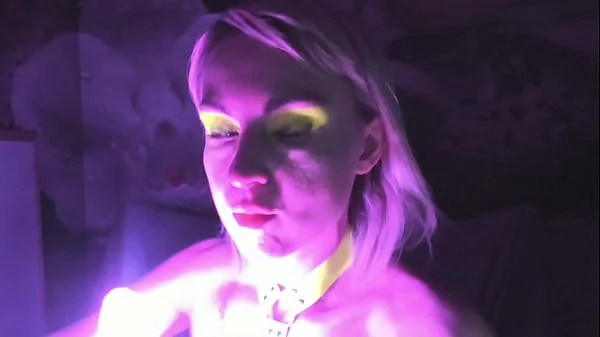 kelly copperfield deepthroats LED glowing dildo on webcam