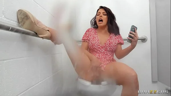 Emergency Squirter / Brazzers full video at http://zzfull.com/fire