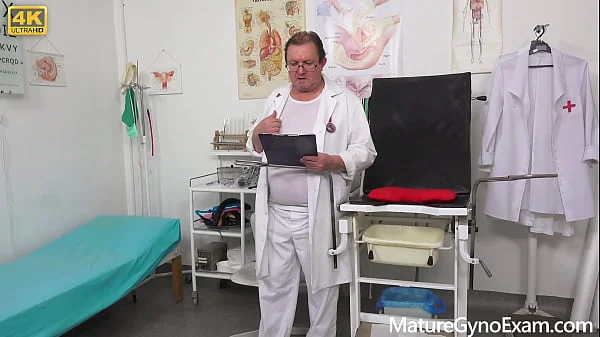 Hot pornstar Valentina Sierra made to cum hard by her gynecologist