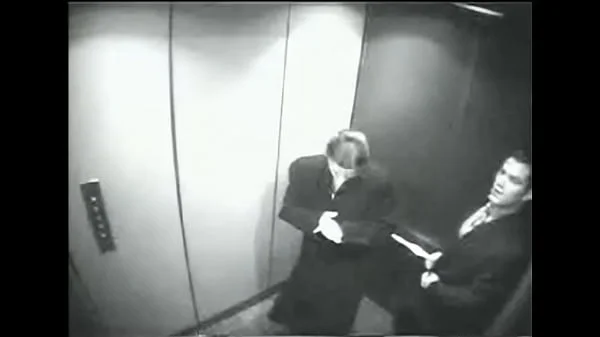 Quarentona portuguesa Susana faz broche ao patrï¿½o no elevador