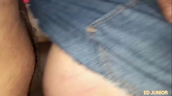 ESTOURANDO O CU DA CAROL CORRLES  COM JEANS  (COMPLETO NO RED)