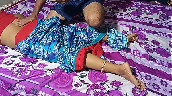 दोस्त की माँ ने पीठ मालिश के बहाने से चूत चुदाई - साफ हिंदी आवाज में   XXX Sex