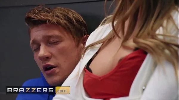 Sexy MILF (Jeanie Marie Sullivan) plays with her stepsons hard cock - Brazzers