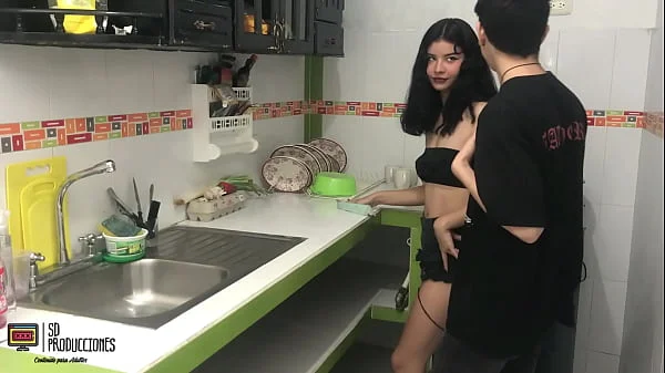 Le doy una buena follada a mi hermanastra- Cum en su boca